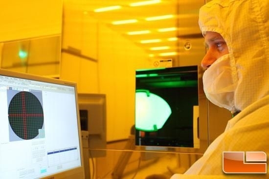 揭秘Intel CPU制造工厂 生物安全级别的防污染技术与网络防护体系